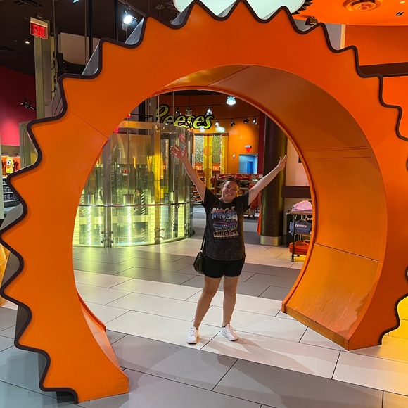 Meet your Posher, Stephanie - Picture 2 of 3